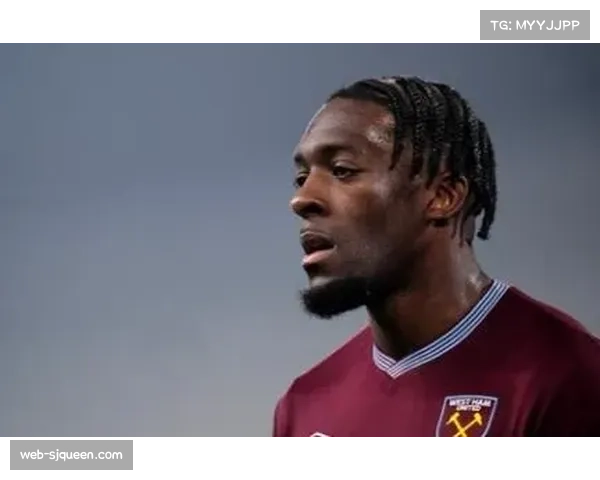 转播镜头捕捉：切尔西后卫迪萨西与库库雷利亚在死球时频繁沟通防守站位